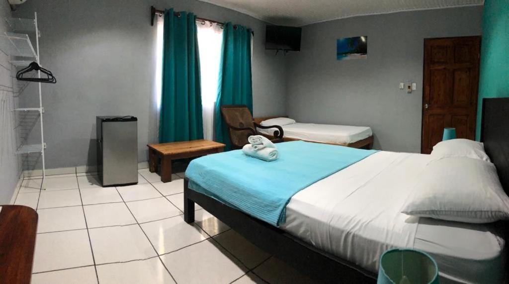 Hospedaje Colibri Manuel Antonio Exterior photo